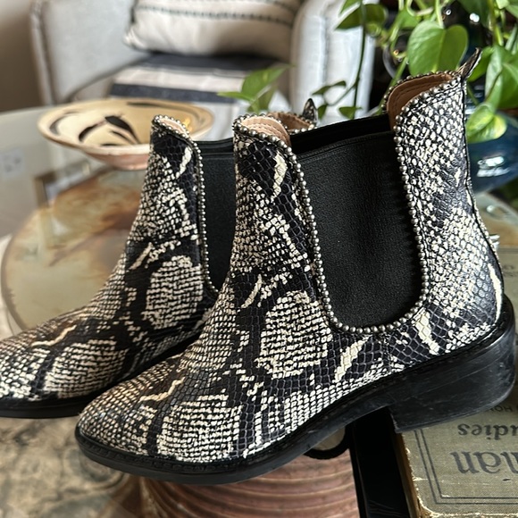 Coach Bowery Western cowgirl Bootie Snakeskin ankle boots sz 5.5 EUR 36 - Picture 3 of 17